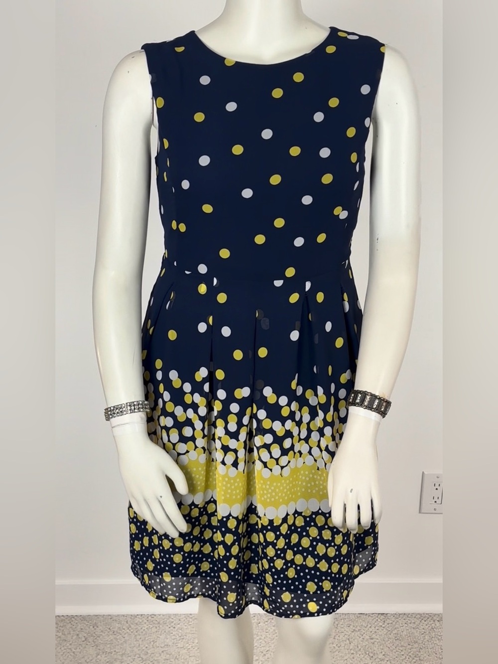 As Is. SUZY SHIER NWT Fit and Flare Dress Size Large